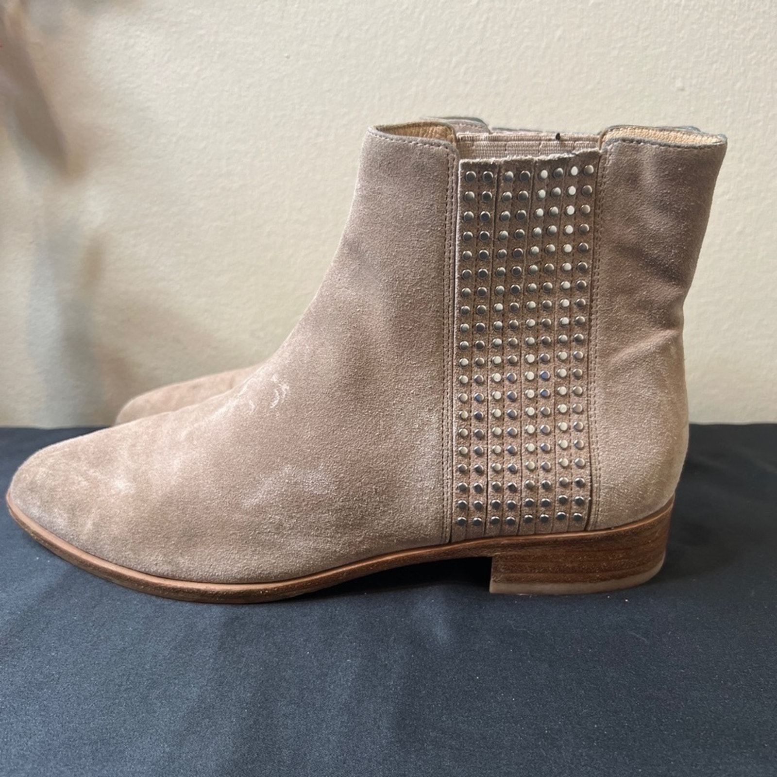 Diane Von Furstenberg Jena Suede Chelsea Ankle Boots Women’s 8 Tan Studded